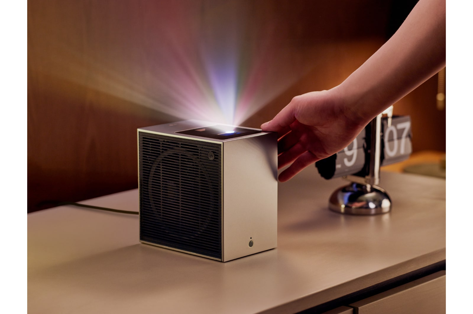 LG CineBeam S PU615U Ultrakurzdistanzbeamer 4K UHD 500 ANSI Lumen Grau
