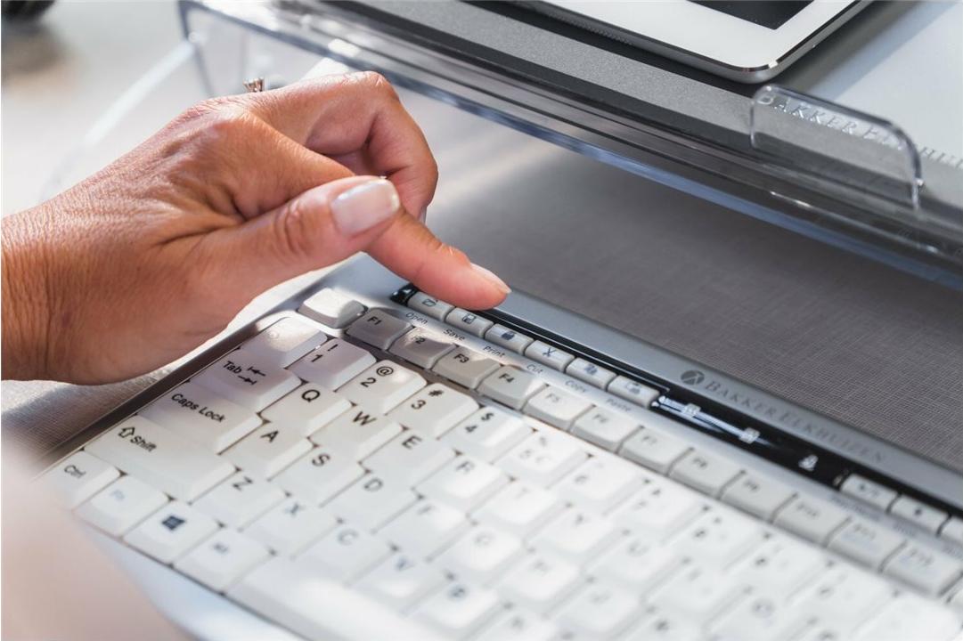BakkerElkhuizen S-board 840 Kompakte Tastatur USB QWERTZ Hellgrau/Weiß