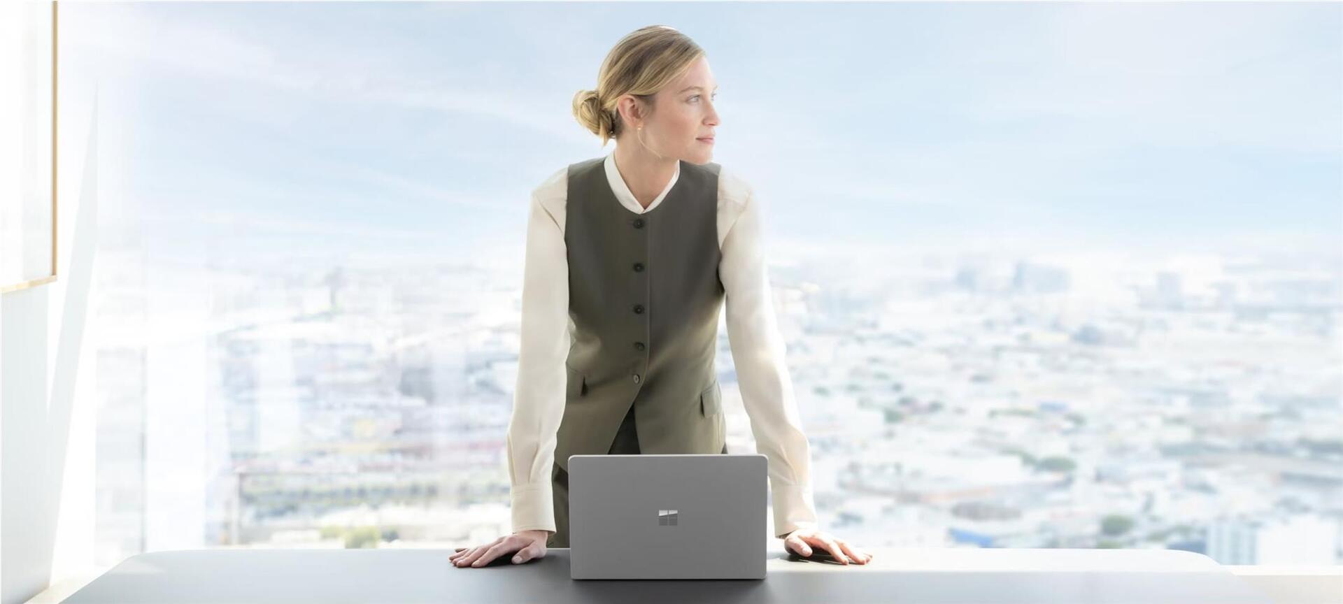 Microsoft Surface Laptop for Business 7th Edition 13.8" Intel Core Ultra 5 238V 32 GB RAM 256 GB SSD Platin