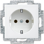 Busch-Jaeger 2011-0-6238. Buchsen-Typ: CEE 7/3. Produktfarbe: Silber, Weiß. Ausgangsspannung: 250 V, Ausgangsstrom: 16 A (2011-0-6238)