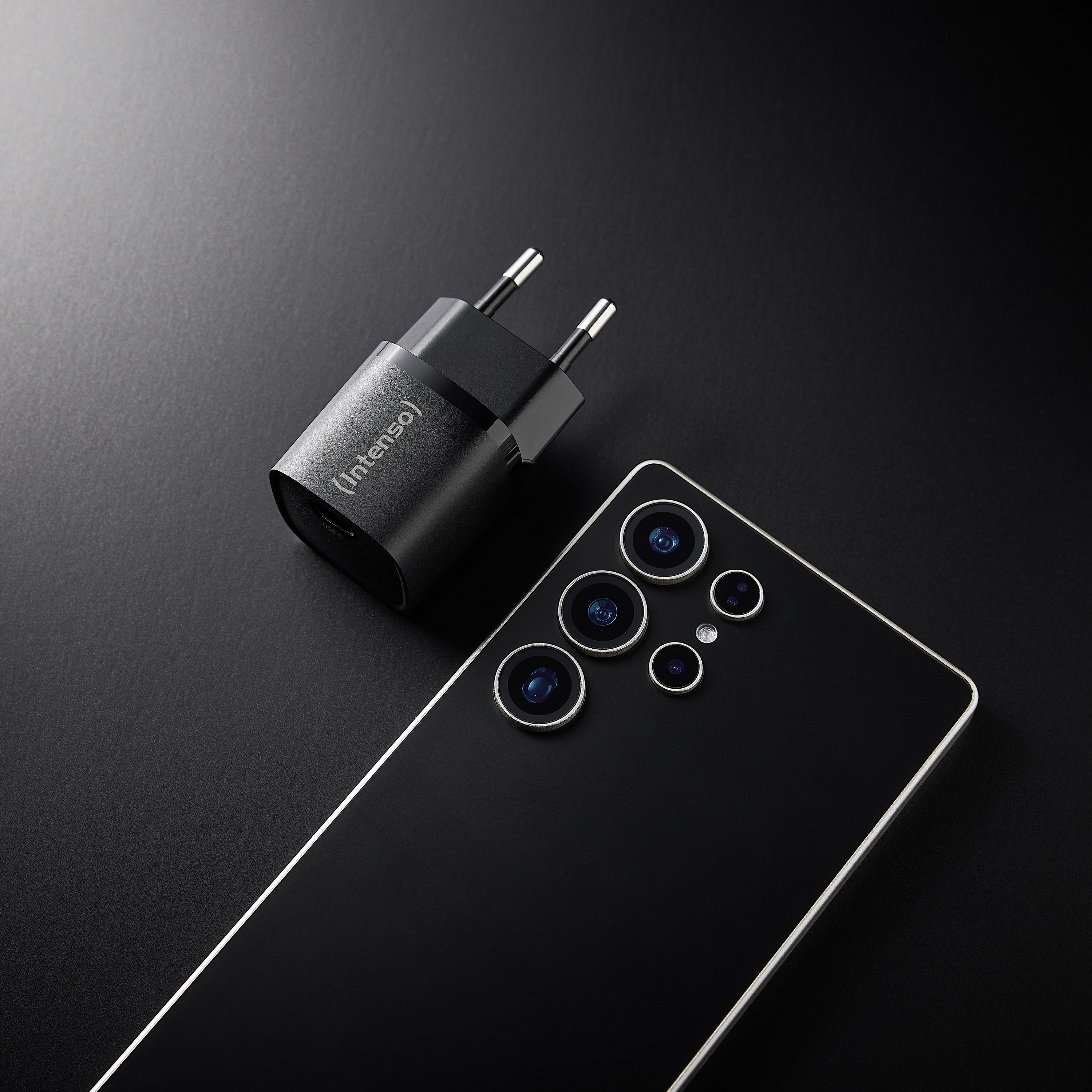 Intenso W30C² GaN USB-C Ladegerät 30W Schwarz