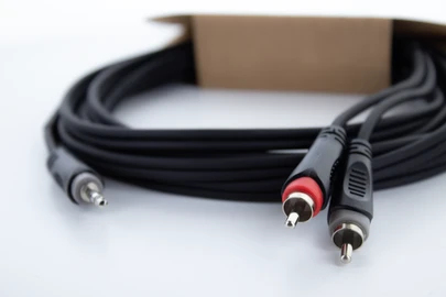 Cordial 14857 Y-Audiokabel 3,5 mm Klinke auf 2x Cinch 5 m Schwarz