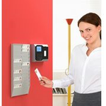 PAPERFLOW Wandhalter für Mitarbeiterkarten, 24 Fächer hochwertiges kratz- und schlagfestes Polystyrol, - 1 Stück (PB24C.02)