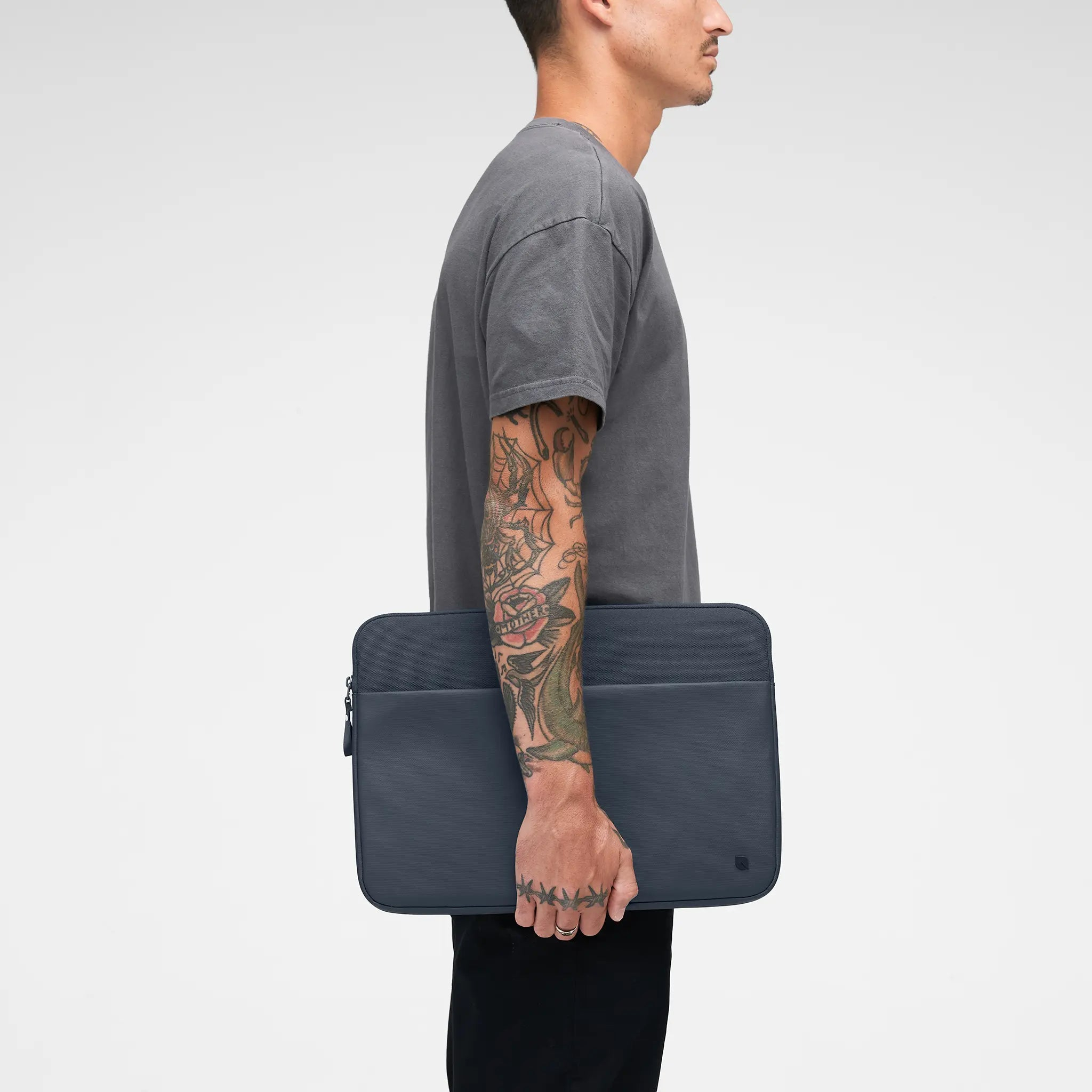 Incase A.R.C. Notebook-Hülle 16" Marineblau