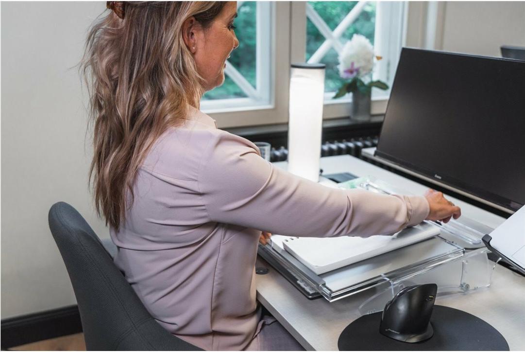 BakkerElkhuizen FlexDesk 640 ComfortRead Vorlagenhalter Transparent, Hellgrau