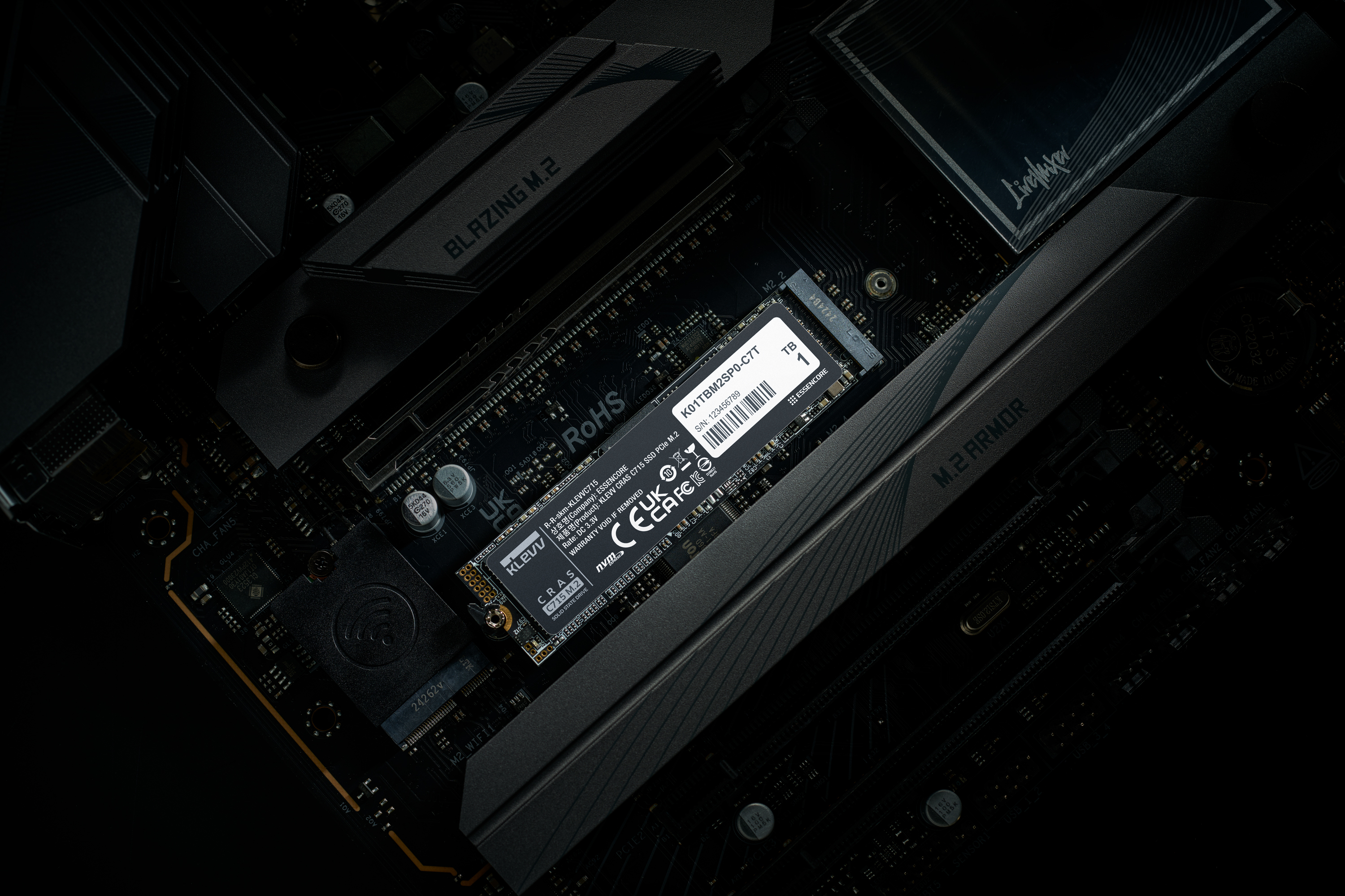 Klevv Cras C715 SSD 1 TB M.2 2280 PCIe 3.0 x4 NVMe