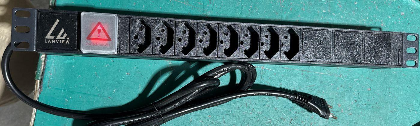 Lanview 19'' rack mount power strip 8 port Swiss T13 10A with (LVR-2MCH-SW-CH8)