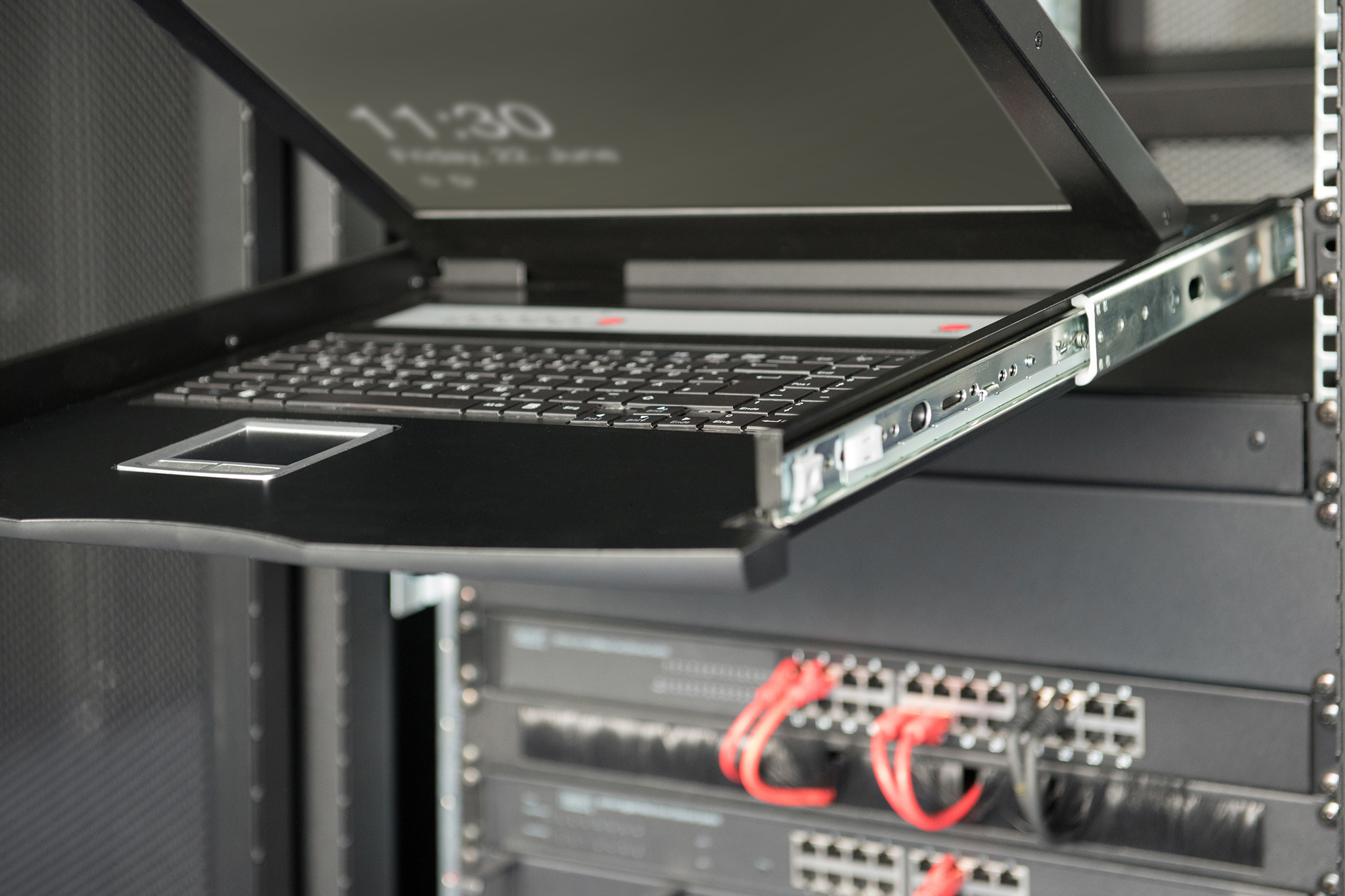 Digitus Professional KVM-Konsole DS-72211-3GE 19" 16-Port VGA Deutsche Tastatur Schwarz