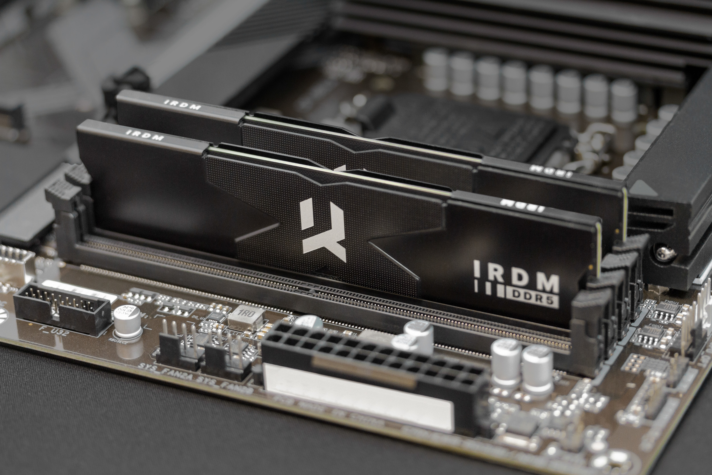 GoodRam IRDM DDR5 32 GB RAM Kit 2x16 GB 6800 MHz CL34 288-pin DIMM Silber, Schwarz