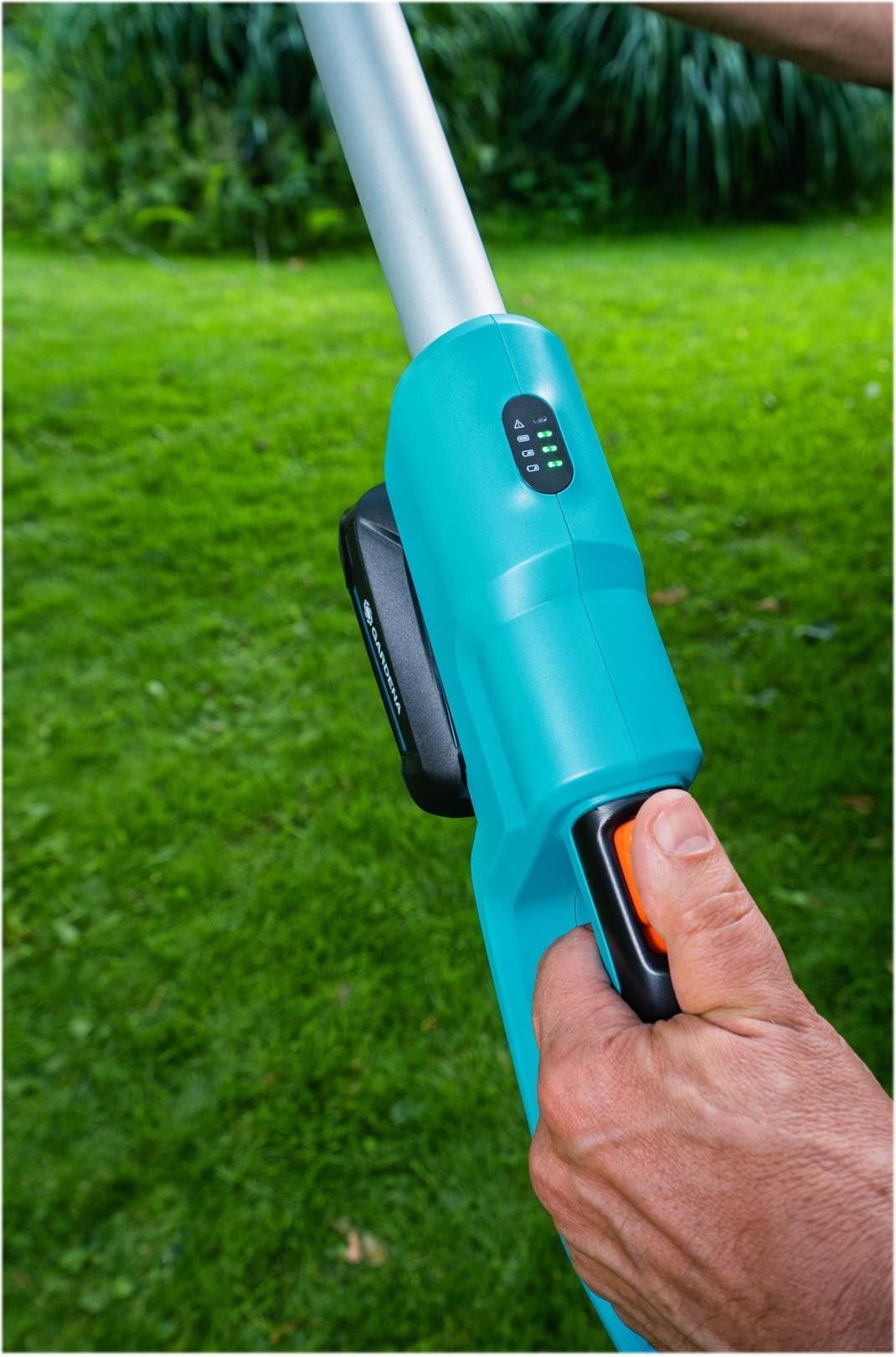 Gardena Akku-Hochentaster TCS 20/18V P4A 18V 2,5 Ah 20 cm Schwarz, Blau, Orange