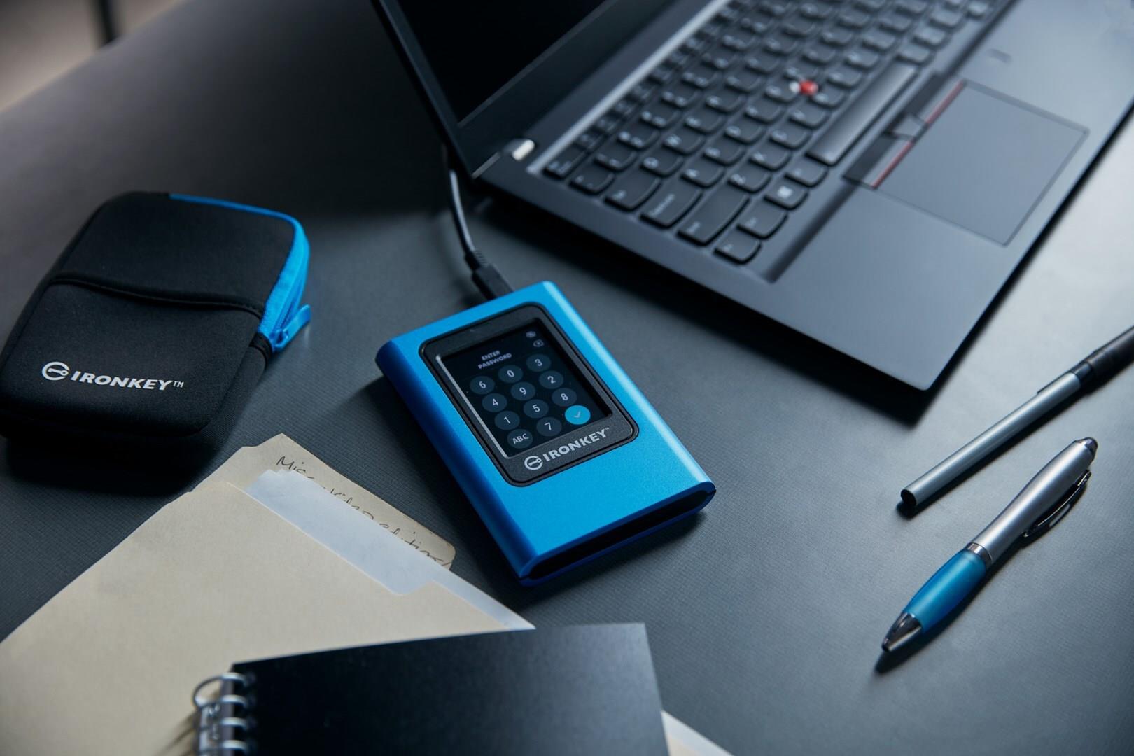 Kingston IronKey Vault Privacy 80 Externe SSD 960 GB USB 3.2 Gen 1 XTS-AES 256 Bit Blau