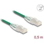 Delock RJ45 Netzwerkkabel Cat.6A Stecker zu Stecker mit gebogener Rastnase U/FTP Slim 0,5 m grün (80364)