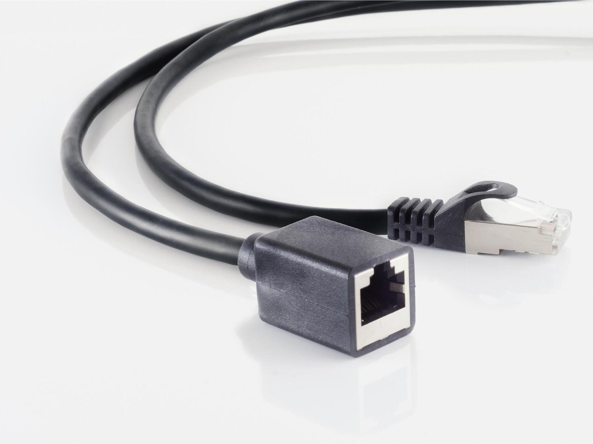 S/CONN maximum connectivity Netzwerkverlängerung-RJ45 Patchkabelverlängerung mit RohkabelCat.7 Rohkabel, S/FTP, PIMF, Halogenfrei, schwarz, 1,0m (08-62025)