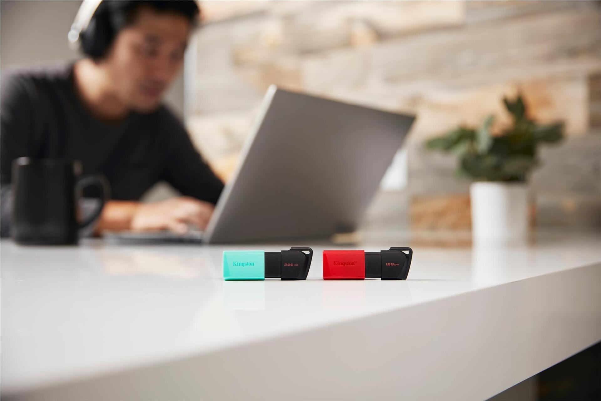 Kingston DataTraveler Exodia M 128 GB USB 3.2 Gen 1 Schwarz, Rot