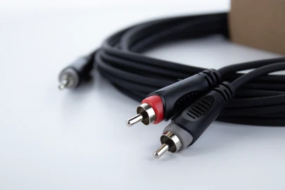 Cordial 14857 Y-Audiokabel 3,5 mm Klinke auf 2x Cinch 5 m Schwarz