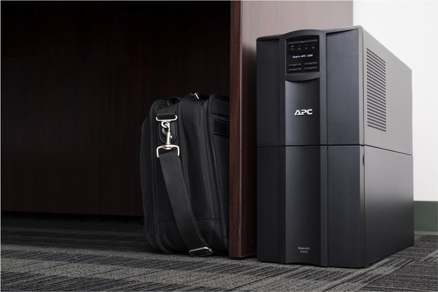 APC Smart-UPS SMT2200IC USV Tower 2200 VA 1980 W Line-Interaktiv SmartConnect Schwarz