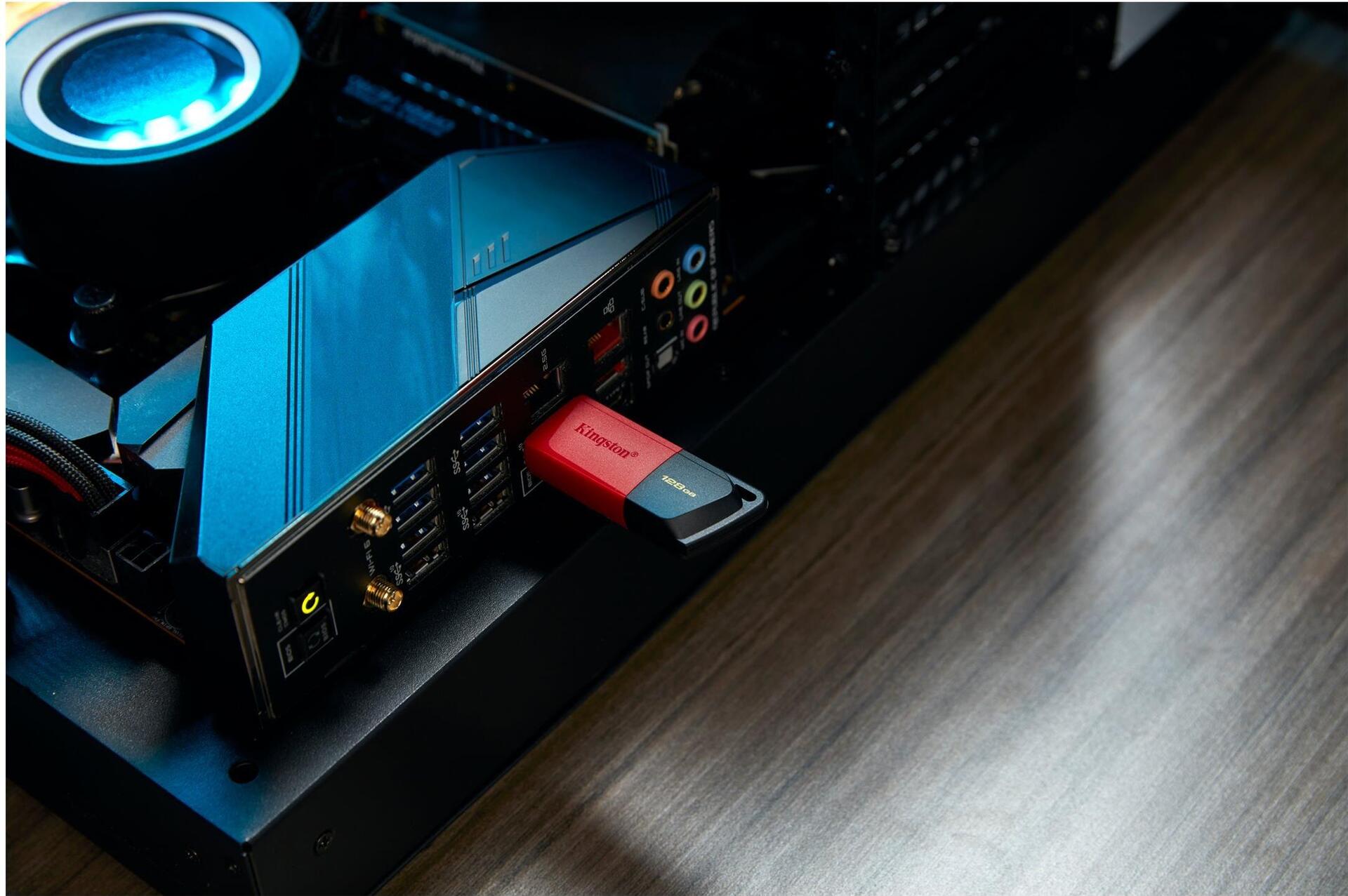 Kingston DataTraveler Exodia M 128 GB USB 3.2 Gen 1 Schwarz, Rot