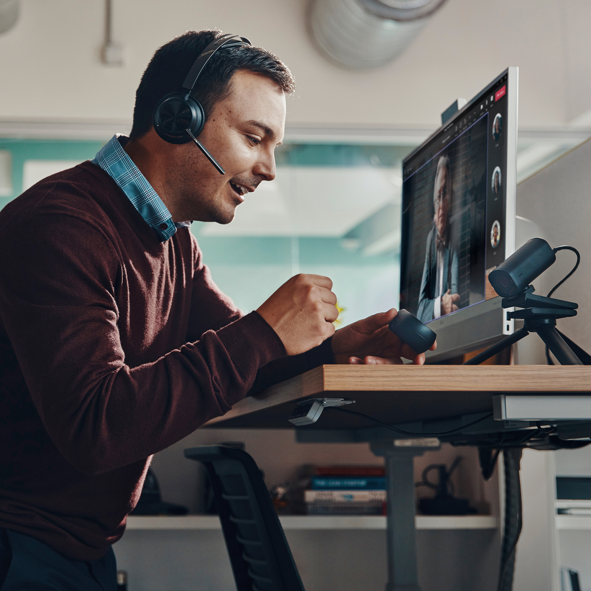 HP Poly Voyager Focus 2 On-Ear Headset Bluetooth Schwarz
