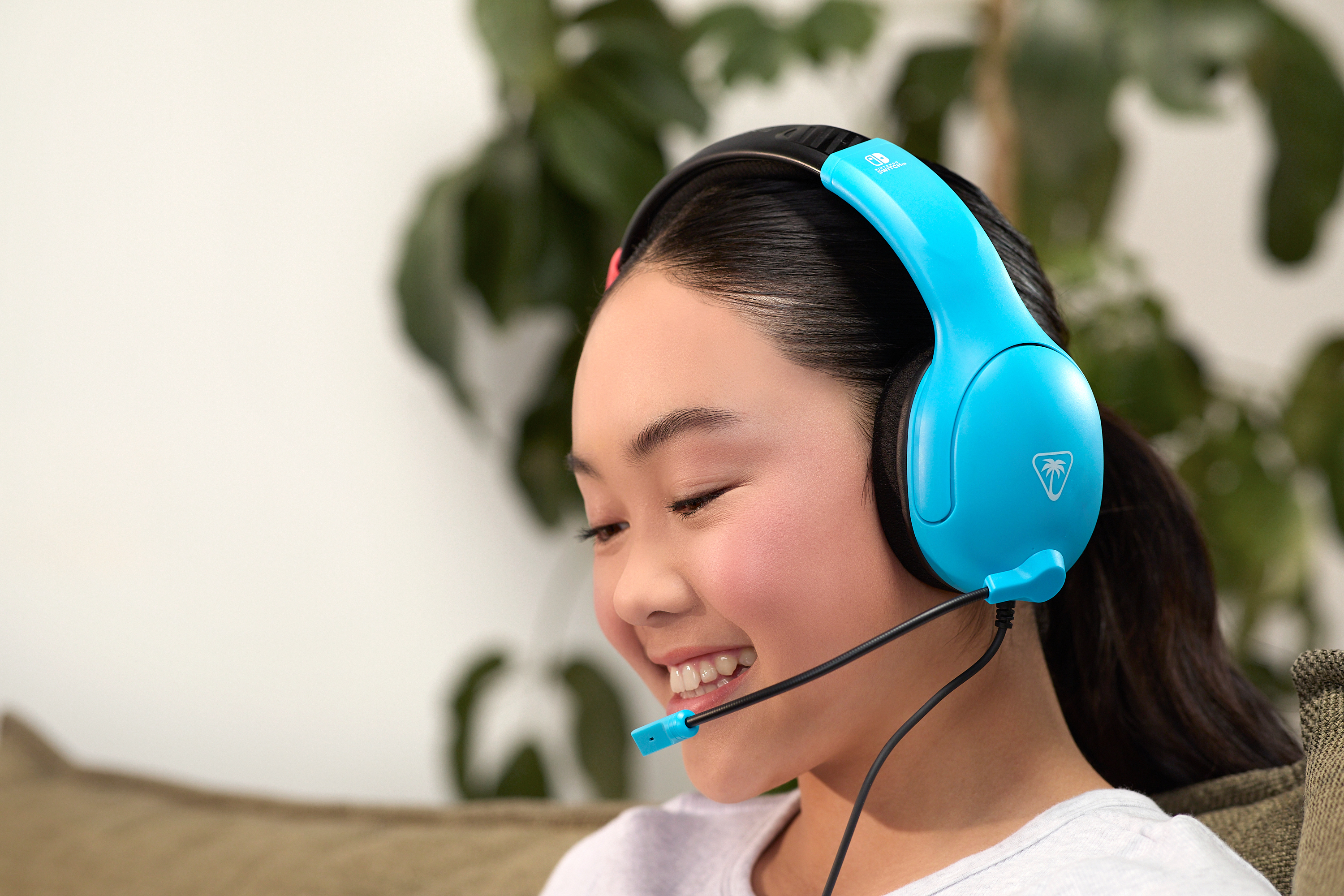 Turtle Beach Airlite Fit Kabelgebundener Gaming-Kopfhörer mit Boom-Mikrofon Schwarz, Blau, Rot