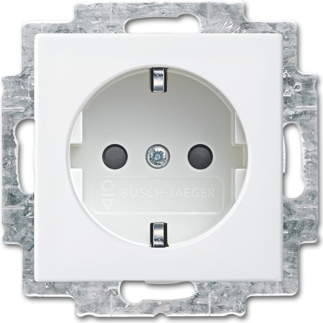Busch-Jaeger 2013-0-5385. Buchsen-Typ: CEE 7/3. Produktfarbe: Silber, Weiß. Ausgangsspannung: 250 V, Ausgangsstrom: 16 A (2013-0-5385)
