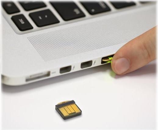 Yubico YubiKey 5 Nano USB-A FIDO 2 Schwarz, Gold