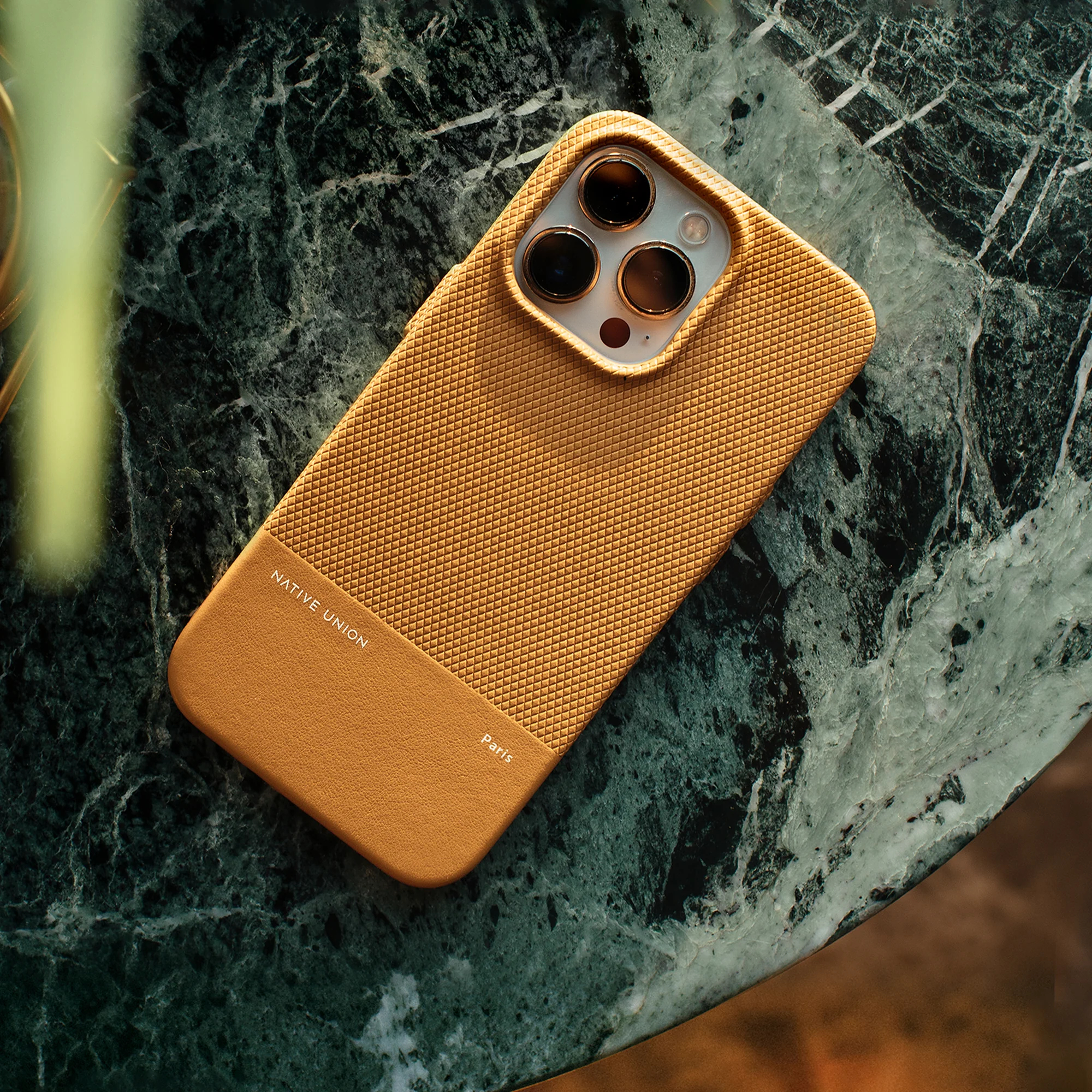 Native Union Classic Case iPhone 15 6,1" Gelb