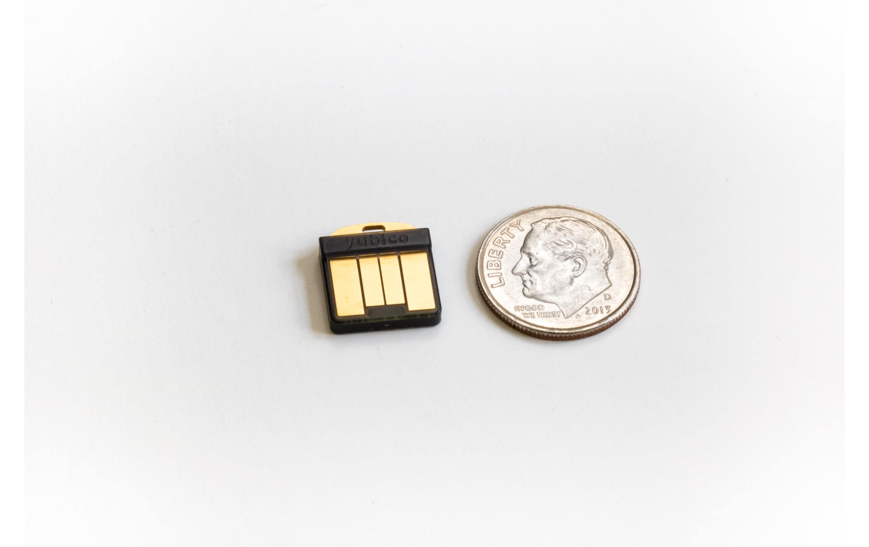Yubico YubiKey 5 Nano USB-A FIDO 2 Schwarz, Gold