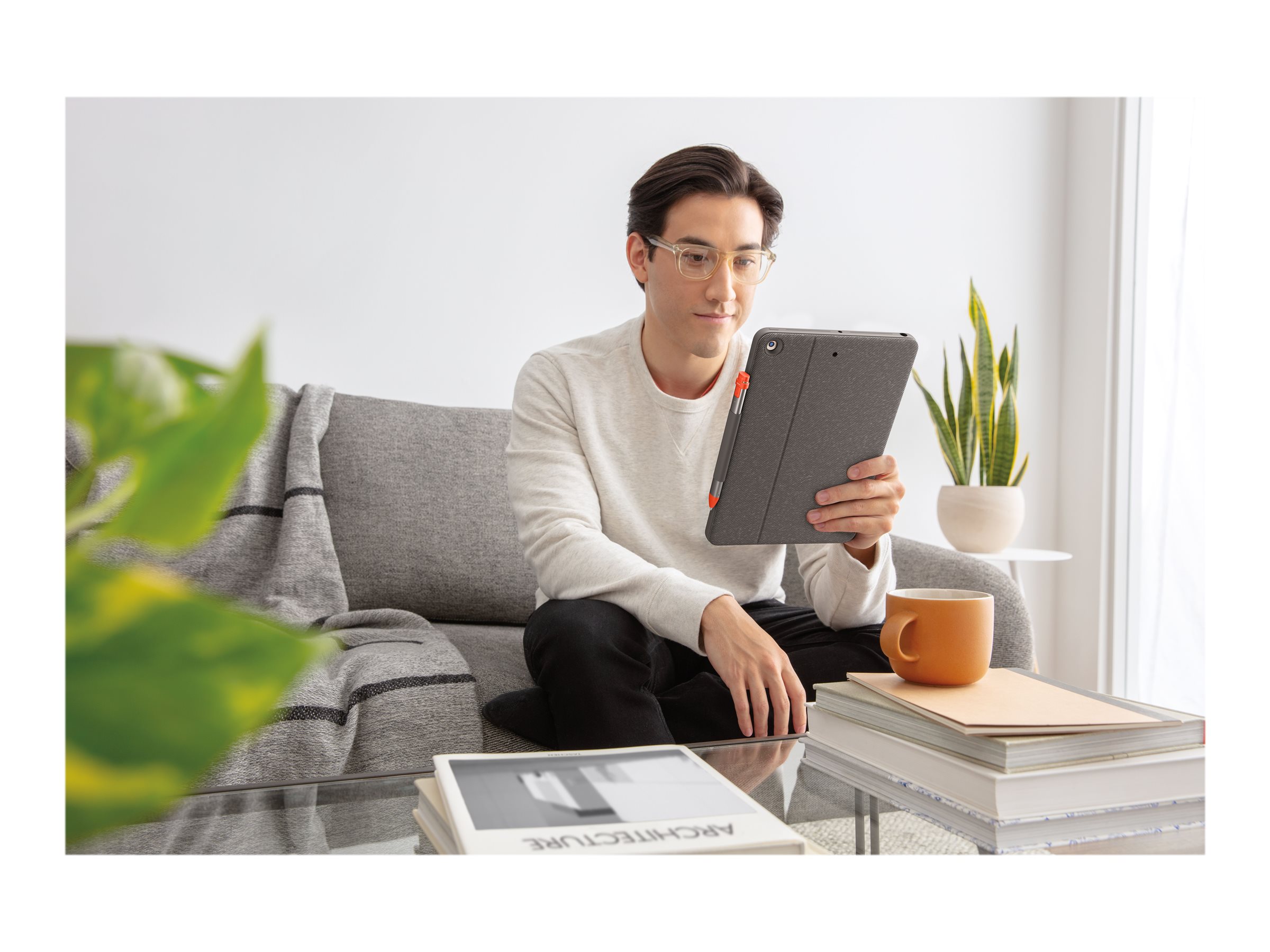 Logitech Combo Touch Tastatur und Foliohülle mit Trackpad QWERTZ Smart Connector für 10.2" iPad Graphite