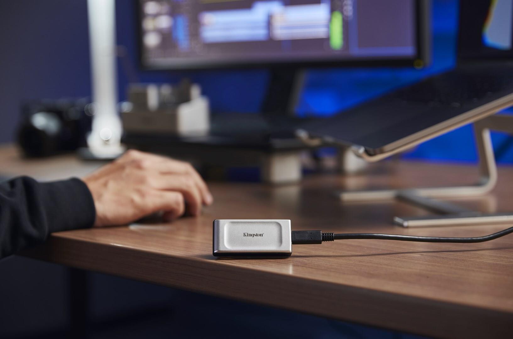 Kingston XS2000 Externe SSD 2 TB USB 3.2 Gen 2x2 Silber