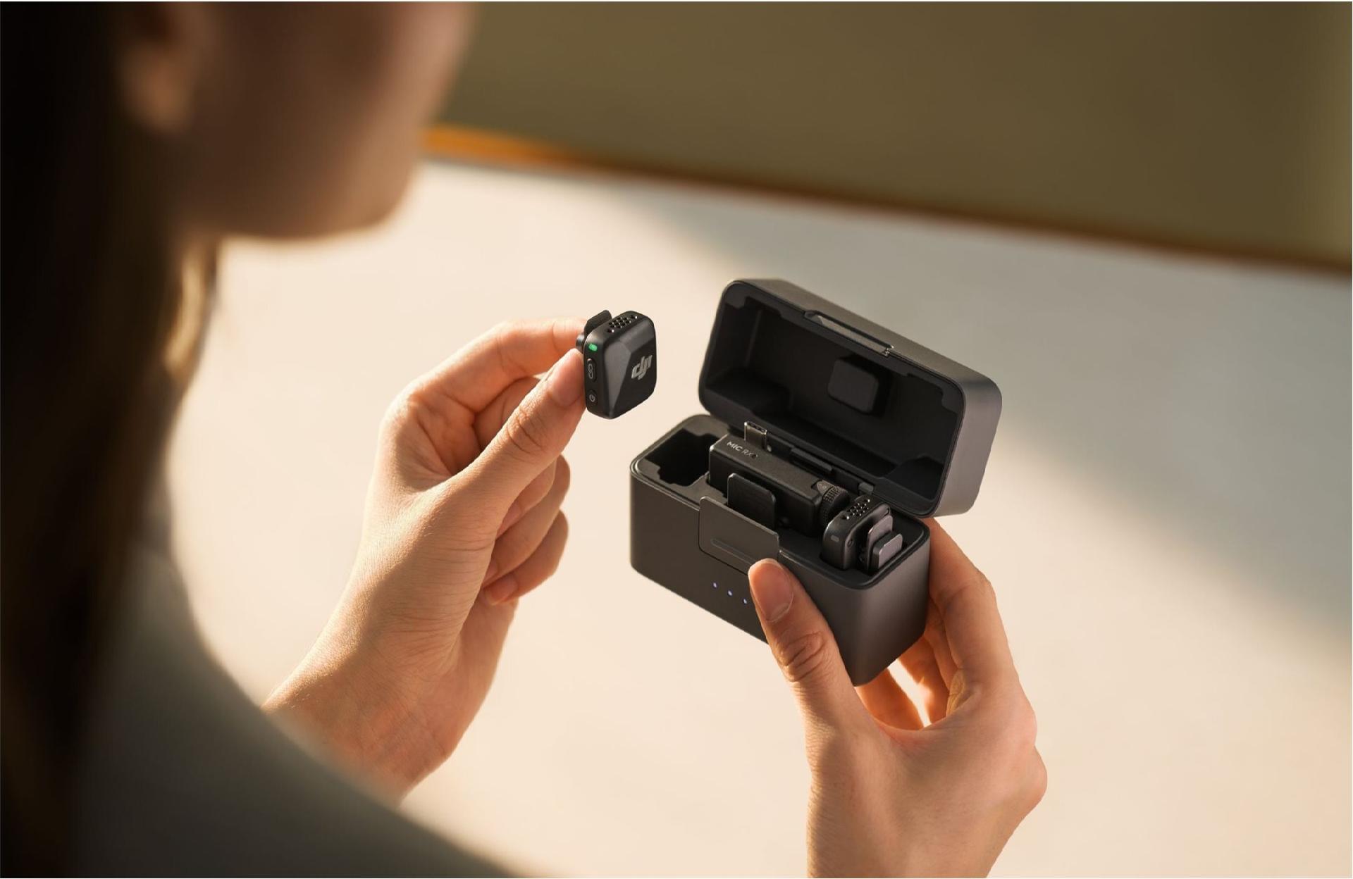 DJI Mic Mini Kabelloses Mikrofonsystem mit Ladeschale 400 m Reichweite Schwarz