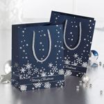sigel Weihnachts-Geschenktüte "Silver Snowflakes", klein Geschenktasche mit Silberprägung, aus Edelkarton, 230 g/qm, - 3 Stück (GT111)