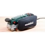 Metabo BAE 75. Schleifmachine Sorte: Bandschleifmaschine, Staubbehälter Typ: Staubbeutel. Leistung: 1010 W. Gewicht: 4,7 kg, Größe der Schleifplatte (BxT): 75 x 533 mm, Spannsystem Schleifplatte: 85 x 150 mm (600375000)