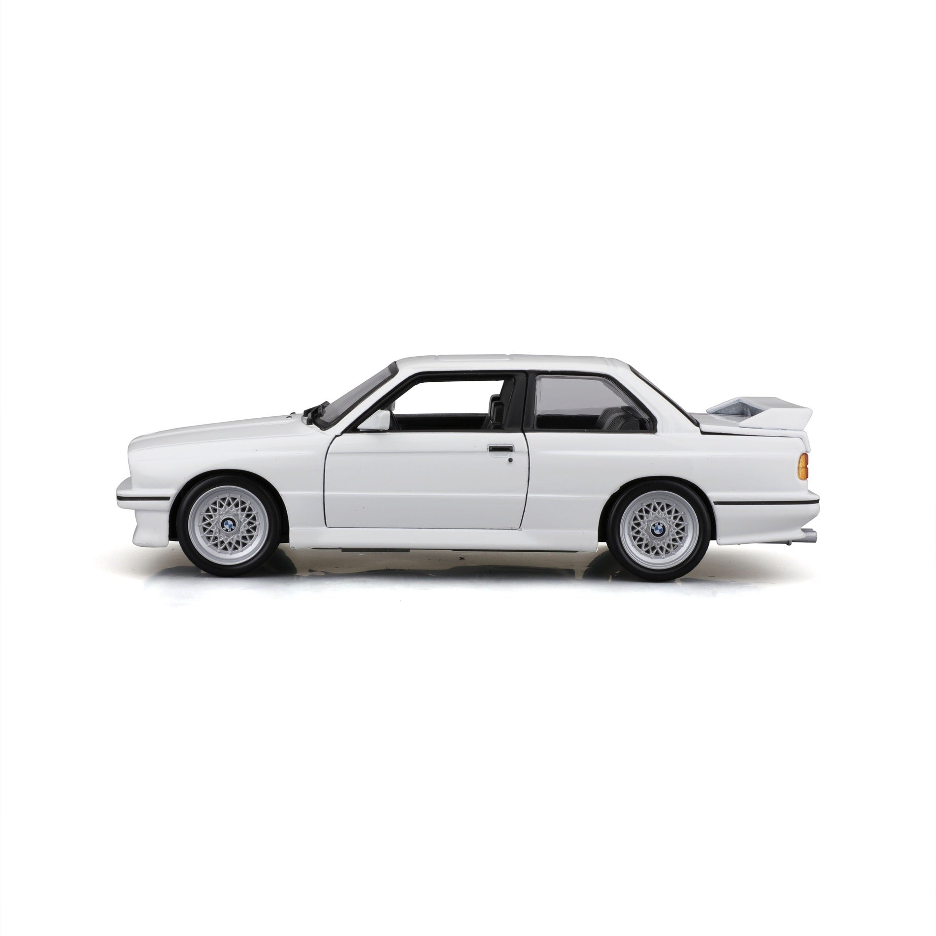 Bburago BMW M3 (E30) '88 Modellauto 1:24 Weiß