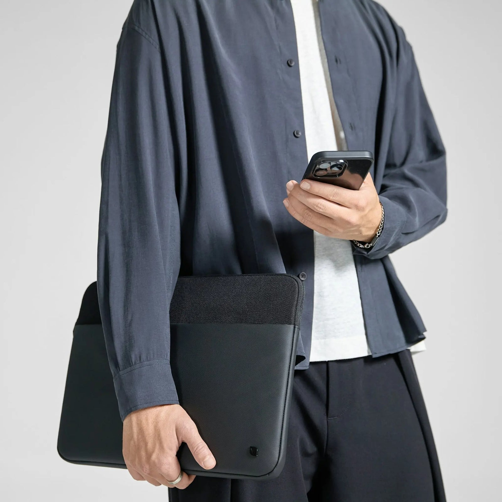 Incase A.R.C. Schutzhülle für 14" Laptop Schwarz