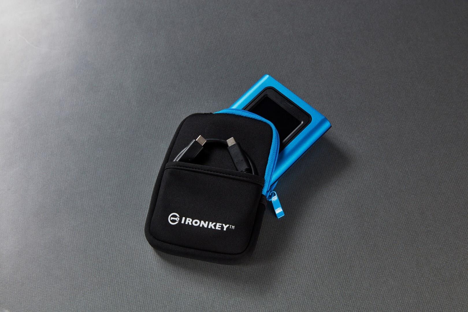 Kingston IronKey Vault Privacy 80 Externe SSD 960 GB USB 3.2 Gen 1 XTS-AES 256 Bit Blau