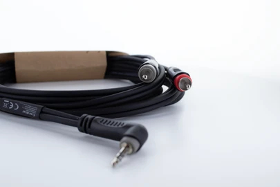 Cordial 14861 Audio Y-Adapter Klinke 3,5 mm auf 2x Cinch 1,5 m Schwarz