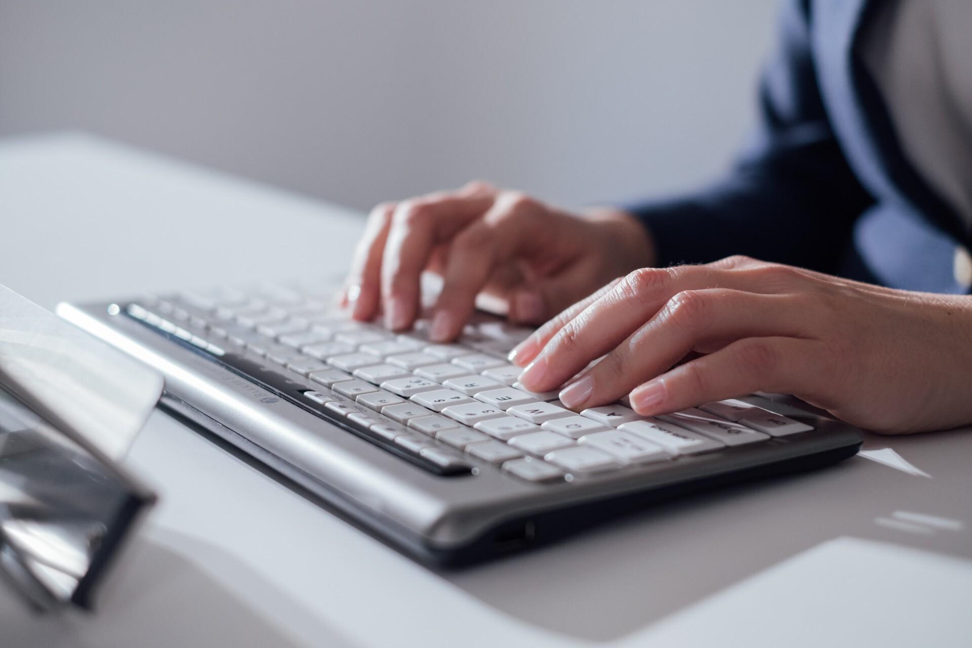 BakkerElkhuizen S-board 840 Kompakte Tastatur USB QWERTZ Hellgrau/Weiß