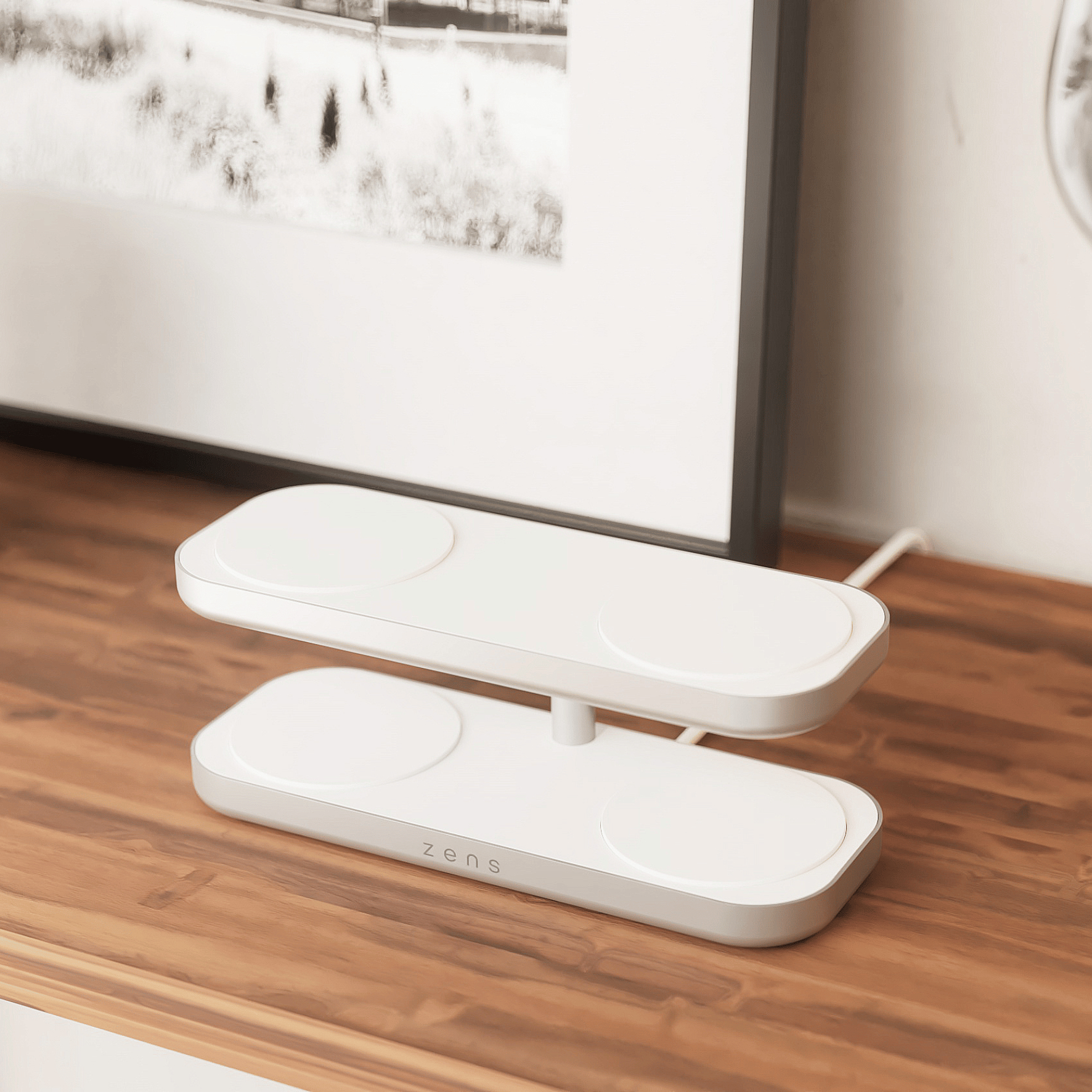 Zens Aluminium Series Quattro Wireless Charger Pro 4 4x 15W Qi2 mit 65W Netzteil Weiß