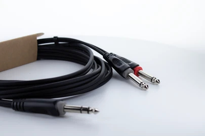 Cordial EY 5 VPP Audio Y-Adapter Klinke 6,3 mm Stereo auf 2x 6,3 mm Mono 5 m Schwarz