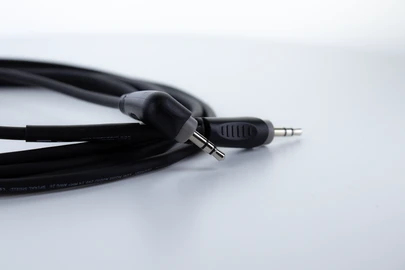 Cordial 14831 Audiokabel 3,5 mm Klinke Stecker auf 3,5 mm Klinke Winkelstecker 0,5 m Schwarz
