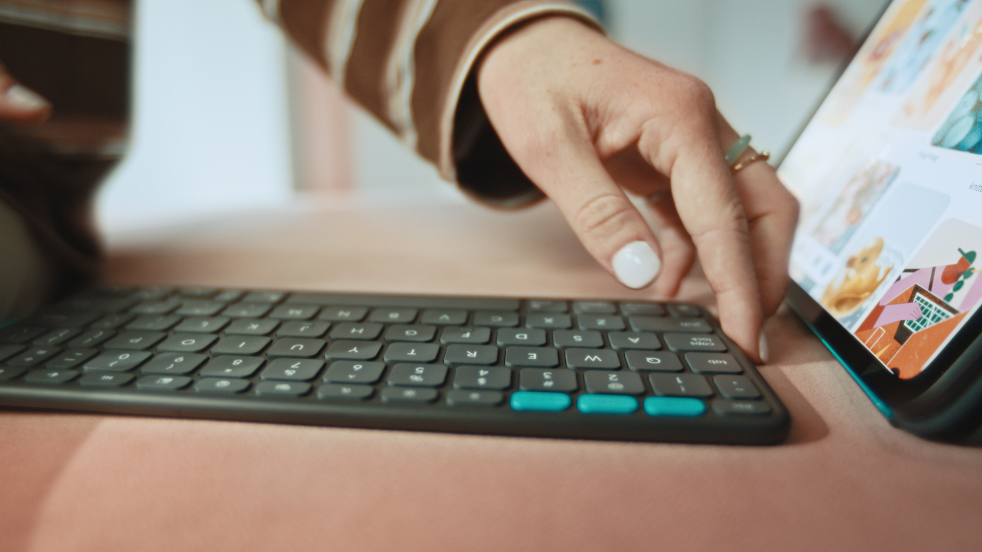 Logitech Flip Folio Tastatur und Foliohülle 11" Graphite