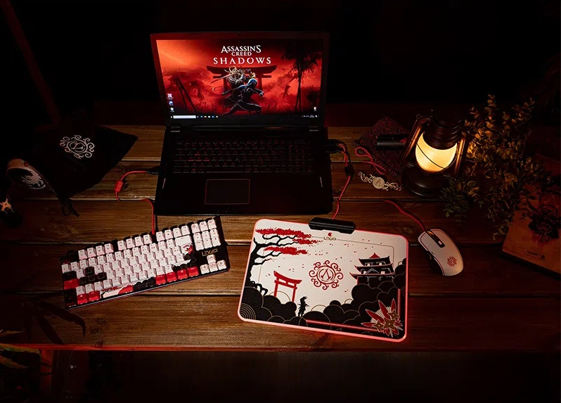 Lexip Assassin's Creed Shadows Gaming-Mauspad LED beleuchtet 35x28 cm Schwarz, Gold, Rot, Weiß