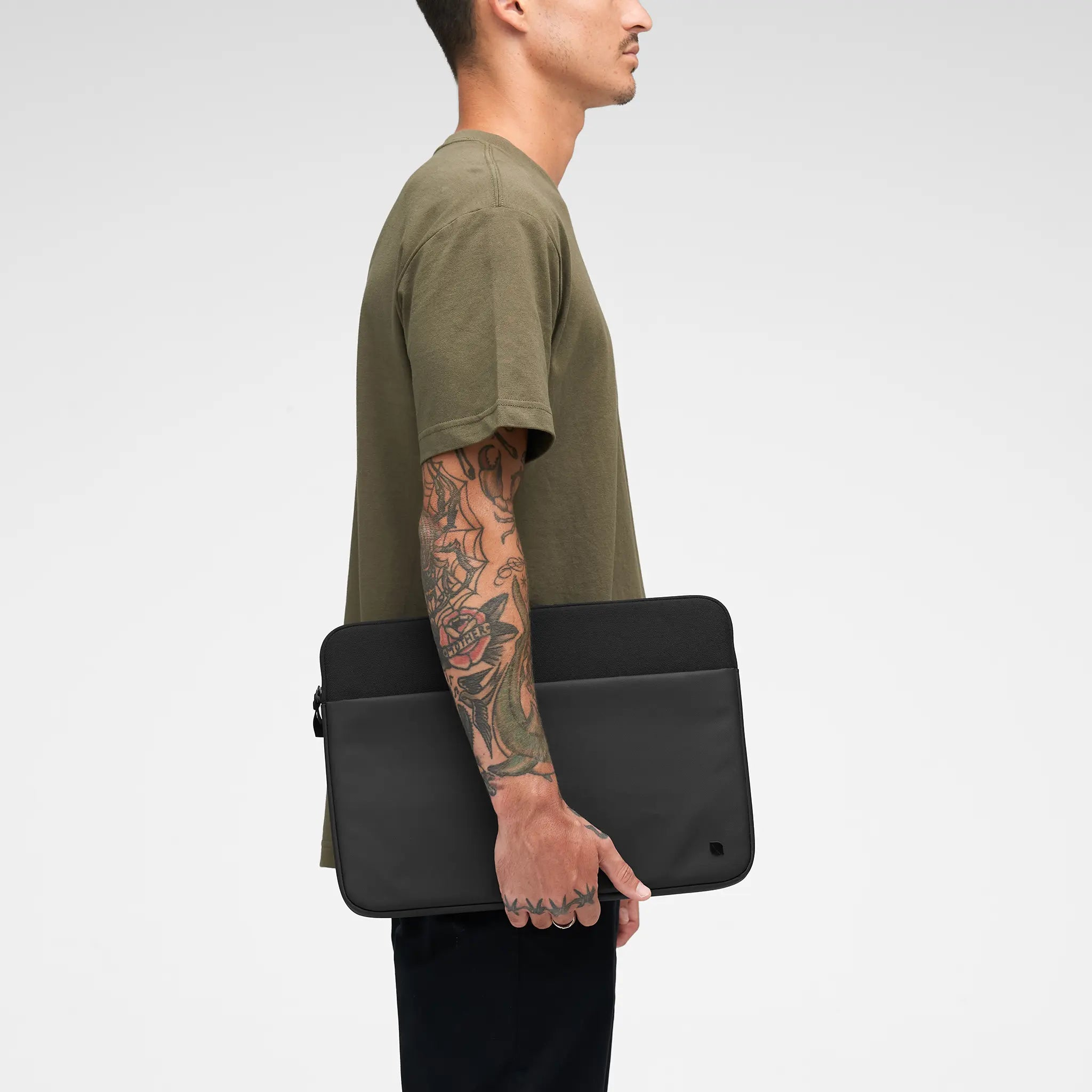 Incase A.R.C. Sleeve für 16" Laptop Schwarz