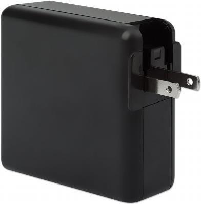 MANHATTAN 4-in-1 Reiseladegerät und Powerbank 8.000 mAh Ein kabelloses 5 W-Induktionsladepad, zwei 12 W USB-A-Ports, ein USB-C-Port mit 12 W-Eingang / 15 W-Ausgang, auswechselbare Stecker für EU, UK & US, schwarz (102452)