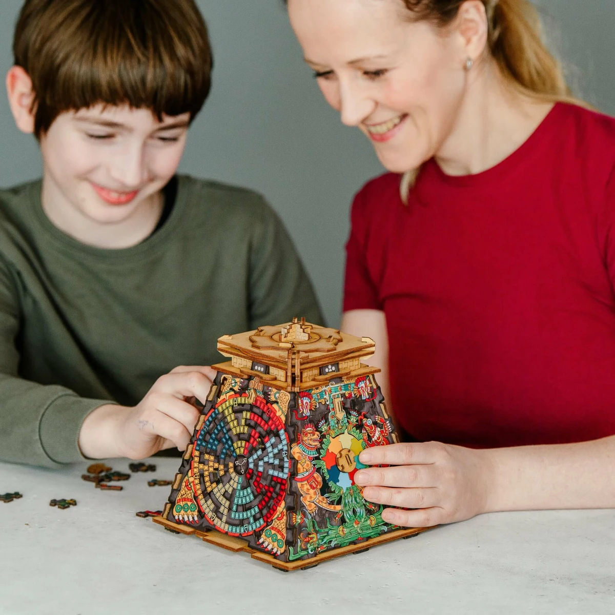 iDventure CluePuzzle Sonnenpyramide 3D-Holz-Puzzle Mehrfarbig