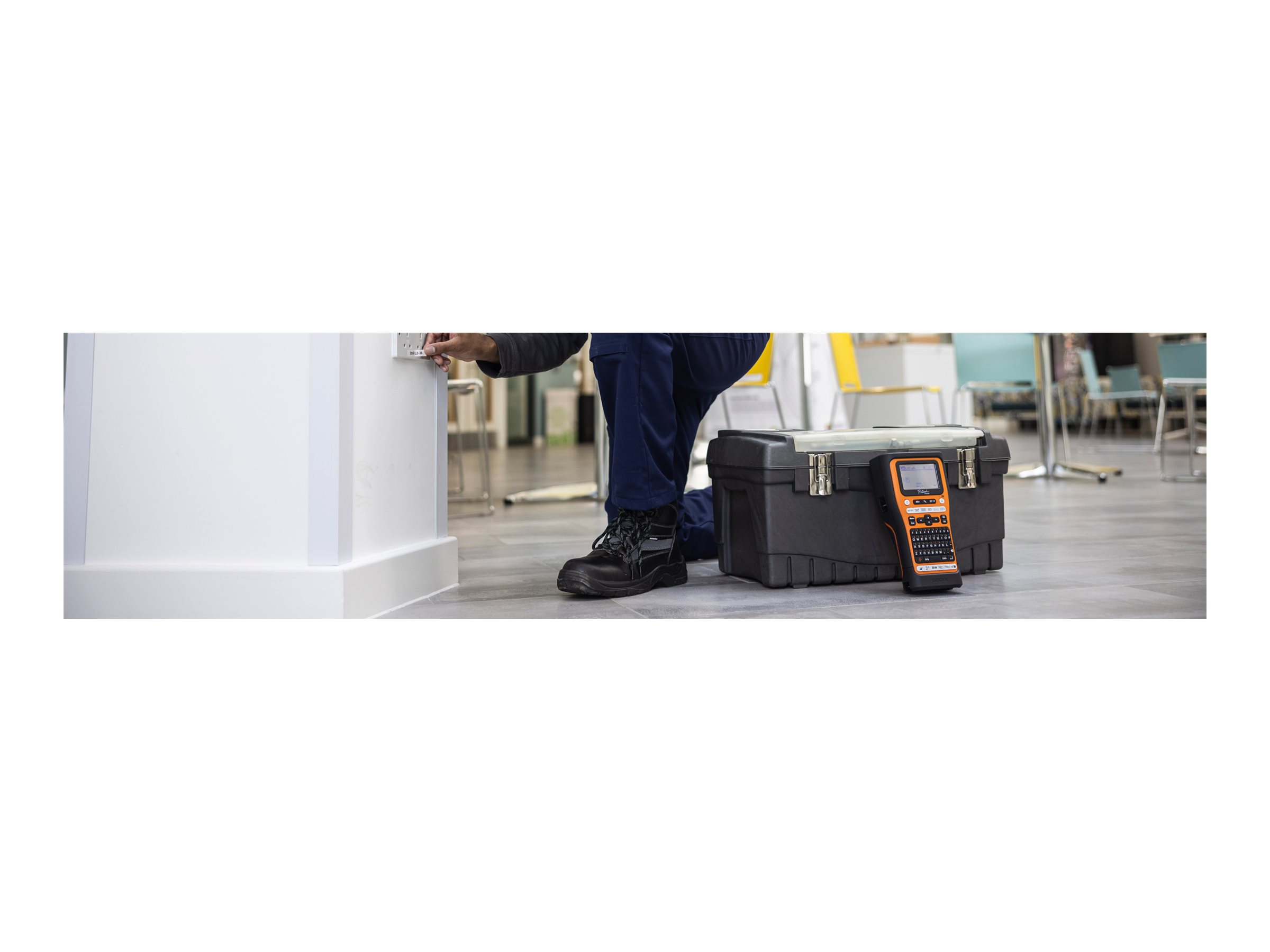 Brother P-Touch PT-E560BTSP Etikettendrucker Thermotransfer 180 dpi 30 mm/s Bluetooth 5.0 USB 3.0 Schwarz, Orange