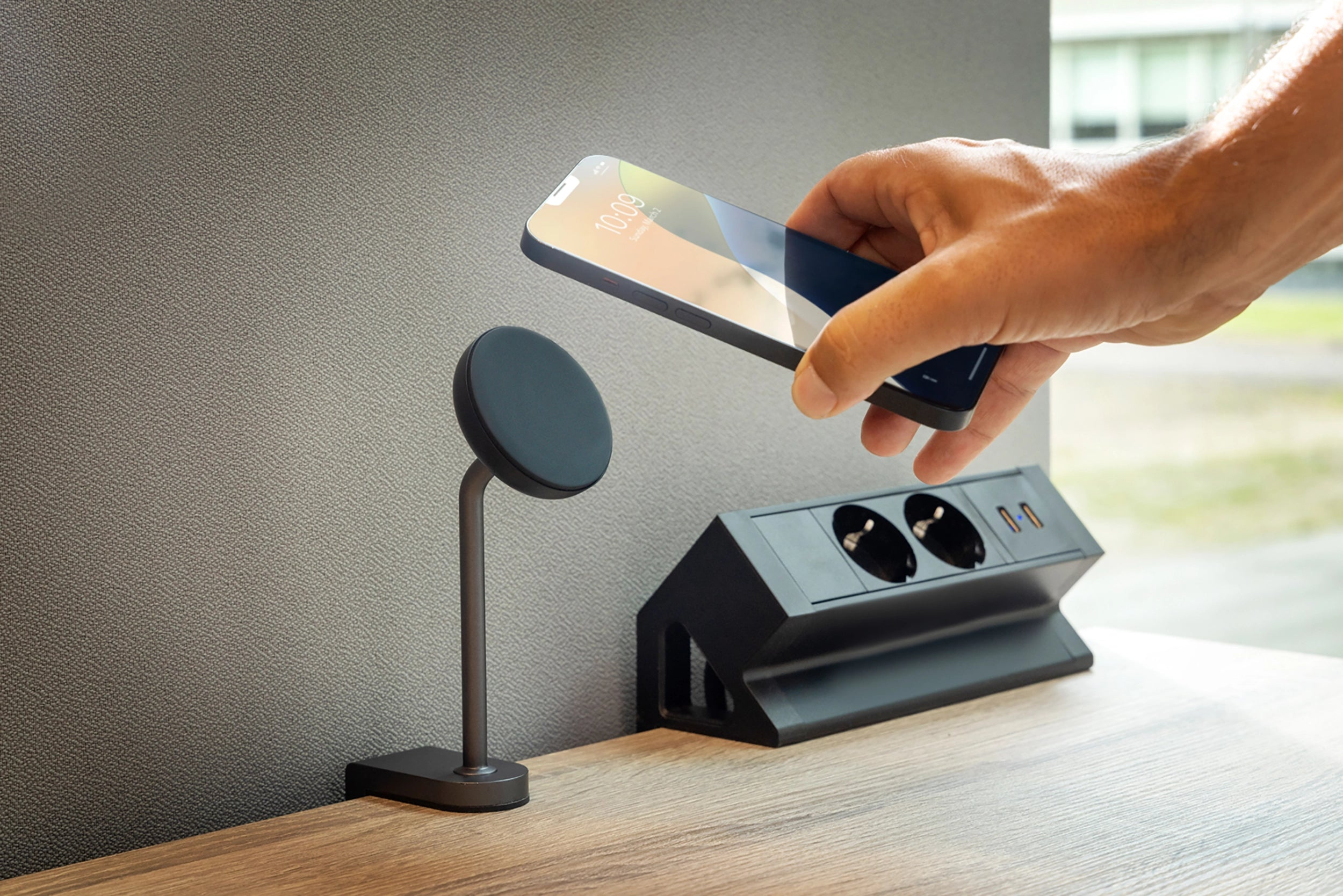 Zens Mount Pro 2 Kabelloses Ladegerät 15W mit AC-Netzteil Schwarz