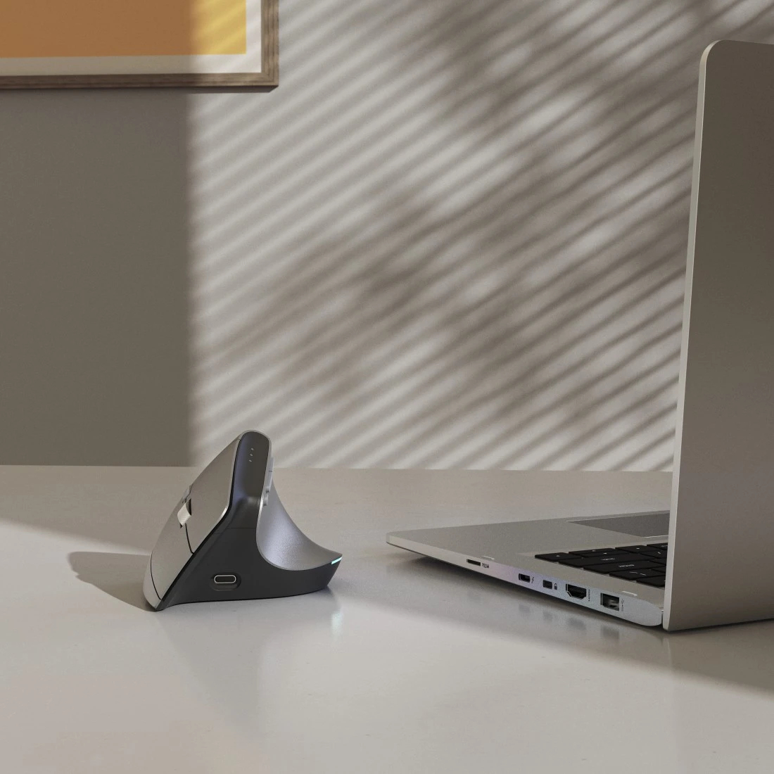 Hama EWM-700R Ergonomische Vertikalmaus Multi-Device Kabellos Optisch 2400 DPI Anthrazit