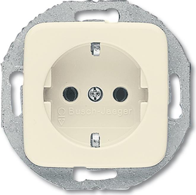 Busch-Jaeger 2011-0-1342. Buchsen-Typ: CEE 7/3, Anzahl der Pole: 2P+E. Produktfarbe: Weiß. Nennspannung: 250 V, Nennstrom: 16 A. Breite: 71 mm, Tiefe: 41 mm, Tiefe des visuellen Teils: 6 mm (2CKA002011A1342)