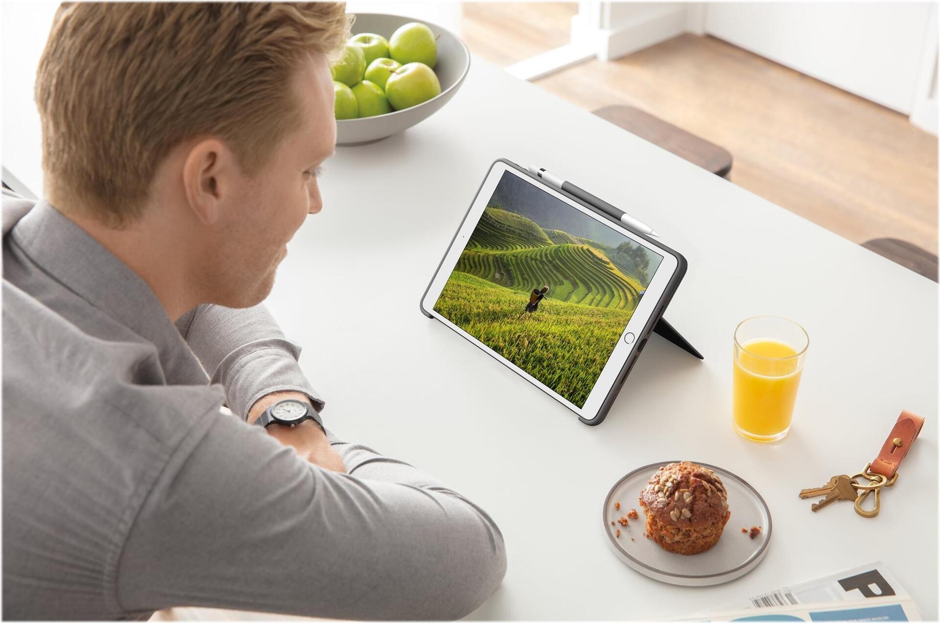 Logitech Combo Touch Tastatur und Foliohülle mit Trackpad für iPad Pro 13" (2024) QWERTZ Smart Connector Graphite